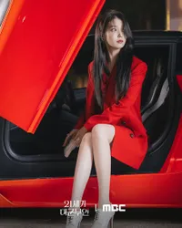 Cara IU & Byeon Woo Seok Tampilkan Karakter Lewat Style di Drama Korea PERFECT CROWN