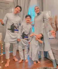 Cemara Banget! Ini 8 Potret Kompaknya Keluarga Fairuz A Rafiq yang Sering Tampil dengan Outfit Religi Senada - Harmonis Bikin Ikut Bahagia