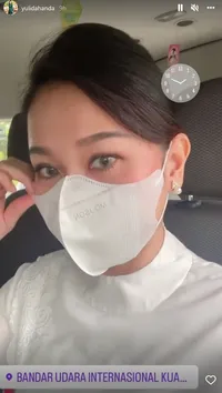 Cerai dari Ravi Bhatia, 8 Potret Yulida Handayani Balik Jadi Pramugari - Cantik Kebangetan