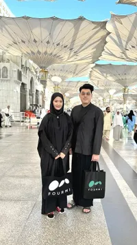 Cerita Asty Ananta Takjub Akan Badal Ibadah Umrah yang Dilakukan Suaminya Untuk Mendiang Kakeknya