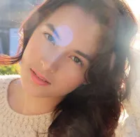 Chelsea Islan Hadiri Paris Fashion Week, Dapat Bunga Sambutan