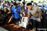 Chikita Fawzi Ungkap Marissa Haque Sudah Punya Firasat Akan Meninggal, Minta Dikuburkan di TPU Tanah Kusir 