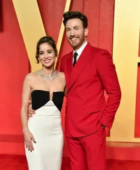 Chris Evans Diterpa Isu Selingkuh, Padahal Alba Baptista Baru Melahirkan!