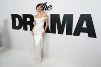 Zendaya Pamer Cincin Berlian di Premiere Film 'THE DRAMA'