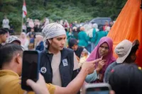 Cinta Laura Jadi Relawan di Aceh, Tanam Pohon hingga Bantu Peusangan Bangkit Lagi