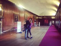 FOTO: Cium Hingga Peluk, Teuku Rafly & Sang Istri Mesra di London