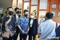 Cium Pipi Hingga Gandengan Tangan, 11 Potret Olla Ramlan dan Aufar Hutapea yang Makin Mesra di Sidang Perceraian - Lengket Seperti Tak Terjadi Apa-Apa