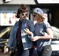 Ciuman - Hisap Jempol, Saat Kristen Stewart Umbar Kemesraan Intim