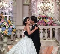 Ciuman - Pelukan! Foto Paling Mesra Resepsi Nikah Chelsea & Glenn