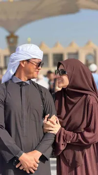 Clara Shinta Umrah Bareng Suami, Dulu Curhat Rumah Tangganya di Ujung Tanduk