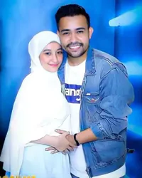 Couple Goal Banget! 11 Potret Mesra Fildan DA dan Istri yang Bucin dan Bikin Baper - Awali Kisah Cintanya Sebagai Buruh Pabrik Triplek
