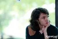Cuek Penuh Pesona, Galeri Ganteng Shawn Adrian Bikin Susah Kedip