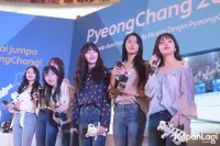 Pakai Blouse Sederhana, AOA Tampil Cantik di Fansign Jakarta