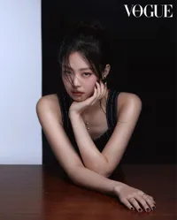 Cuma Pose Sambil Duduk, Foto-Foto Jennie BLACKPINK Ini Sukses Bikin Fans Menggila Karena Pancarkan Aura Lady Boss