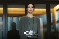 Cuplikan Go Youn Jung Pemeran Utama di Drakor 'EVERYONE IS FIGHTING THEIR OWN WORTHLESSNESS' 