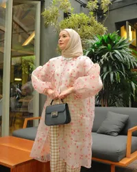 Curi Perhatian! Potret Dhatu Rembulan Istri Tria Changcuters yang Jarang Terekspose - Ibu dari Dua Anak yang Cantik dan Memesona