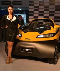 Cantik Mana Kareena Kapoor Atau Priyanka Chopra