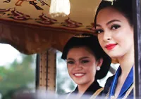 Cantiknya Reisa Kartika Runner Up Puteri Indonesia 2010 Berkebaya