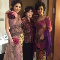 Cantiknya Syahnaz dan Amy Qanita Pakai Kebaya Anne Avantie