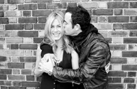 Cara Seksi Jennifer Aniston Bantah Rumor Kehamilan