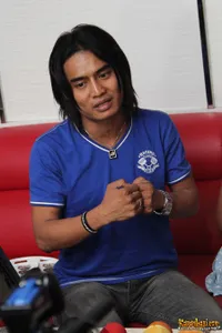 Charly Van Houten Buka Bisnis Karaoke