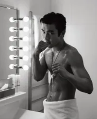 Choi Siwon Tampil Topless Untuk VMAN