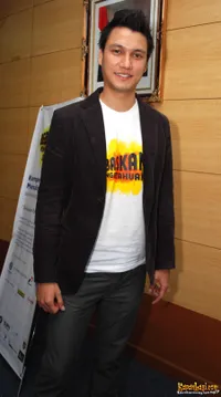 Christian Sugiono Fokus ke Keluarga