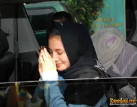 Cici Paramida Keluar Dari RS Gandaria Jakarta