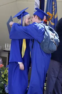 Ciuman Peter Parker - Gwen Stacy di THE AMAZING SPIDER-MAN 2