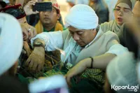 Dapat Berkah, Opick Dipercaya Jaga Sehelai Rambut Rasulullah