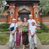 Dari Ajun Perwira hingga Happy Salma, Ini 9 Potret Selebriti Indonesia yang Beragama Hindu dan Turut Rayakan Nyepi 
