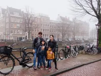 Dari Belanda, Bunga Zainal dan Keluarga Lanjut ke Ceko & Austria