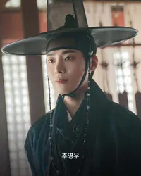 Dari Byeon Woo Seok Hingga Choo Young Woo, 8 Potret Gantengnya Aktor Korea Pakai Hanbok - Pancarkan Pesona Pria Dinasti Joseon