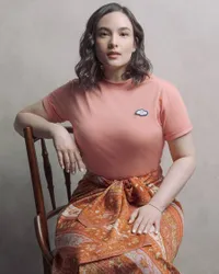 Dari Chelsea Islan Sampai Cinta Laura, 10 Unggahan Artis Cantik Indonesia Peringati Hari Kartini - Ada yang Paling Beda Sendiri