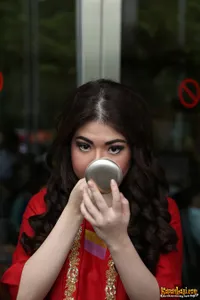 Dari Kebaya Hingga Make Up, Yuk Intip Persiapan Wisuda Tina Toon!