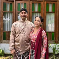 Datang ke Pernikahan Saudara, 7 Potret Anak-Anak Tora Sudiro yang Cantik-Cantik Kenakan Kebaya