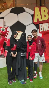 Datang Pakai Jersey Hasil Pinjam Menantu, 8 Potret Ummi Pipik di Ulang Tahun Anak Lesti Kejora