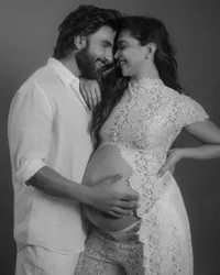 Deepika Padukone Pamer Babybump Kehamilan Kedua di Ultah ke-2 Baby Dua