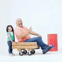 Demi Cucu, Indro Warkop 'Gangguin' Syuting 'Tetangga Masa Gitu'