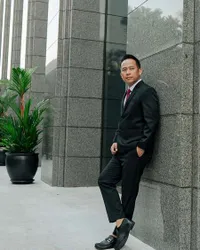 Potret Denny Cagur, Dari Panggung Komedi ke Gedung Parlemen - Kisah Penuh Kejutan dan Dedikasi