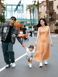 Denny Caknan dan Bella Bonita Ajak Cunda ke Theme Park di Singapura, Happy