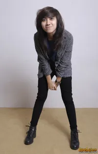 Dera Idol, Gadis Emo Ganteng Yang Phobia Dengan Hantu