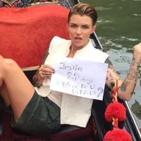 Deretan Artis Cantik Tunggu Kejutan Justin Bieber, Siapa Saja?