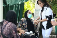 Deretan Artis yang Hadiri Pemakaman Nani Wijaya, Cahya Kamila Tak Kuasa Menahan Tangis