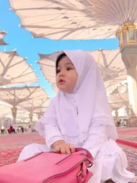 Deretan Balita Seleb Ini Lucu dengan Balutan Hijab, Ada yang Seperti Boneka Menggemaskan
