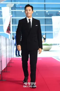 Deretan Bintang Top Korea di Red Carpet Buil Film Awards 2021, Ada Lee Byung Hun dan Lee Yoo Mi 'SQUID GAME'