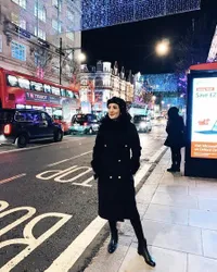 Deretan Fashion Nindy Ayunda Saat Liburan ke Inggris, Elegan dengan Berbagai Setelan Hangat