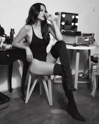 Deretan Foto-Foto Hot Sophia Latjuba Dalam Hitam Putih yang Curi Perhatian, Pakai Swimsuit dan Boots Tinggi - Pamer Punggung Bertato