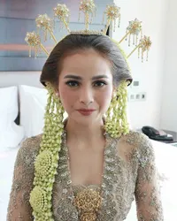 Deretan Foto Acha Septriasa Berbagi Detail Pernikahan di Sosmed