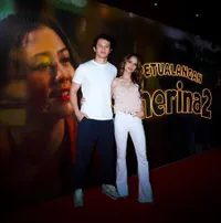 Deretan Foto Cinta Laura Saat Hadiri Event Spesial - Manggung, Nggak Pernah Gagal Cantik